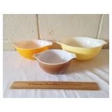Pyrex Mixing Bowls 1 Lot
