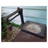 Vintage Scale - Cracked