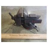 Vise 3 & 1/.2" Jaws