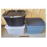 3ct Plastic Totes - 1 Lid Cracked