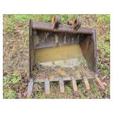 John Deere 36" Bucket