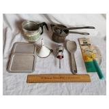 Assorted Vintage Kitchenware