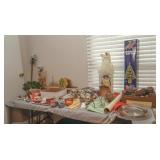 Seasonal dï¿½cor and games