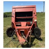 Hesston 740 4x4 Round Bailer