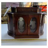 Jewelry box