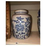 Blue / White Porelain Ginger Jar W/ Lid