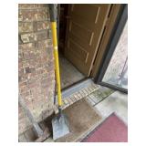 Transfer Shovel W Composite Handle