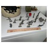 Vintage Lead Soldiers & Cannon (20 Pcs)