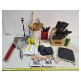 Kitchen Knives & Utensil Essentials Kitchen Knives & Utensil Essentials