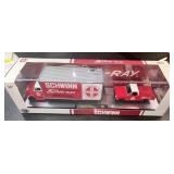 1/64 M2 Machines SCHWINN Hauler 68 / 73 Chevy