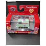 1/64 M2 Machines SWEETHEARTS 1960 VW Delivery Van