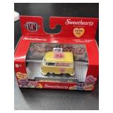1/64 M2 Machines SWEETHEARTS 1960 VW Delivery Van