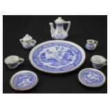 VINTAGE BLUE WILLOW 10 PIECE MINITURE TEA SET