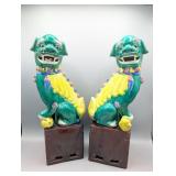 PAIR OF CHINESE FAMILLE VERTE PORCELAIN FOO DOGS