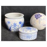 ASIAN BLUE & WHITE PORCELAIN PLANTER, ORB &