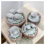 Lynnï¿½s Fine Christmas China 40+ Pieces
