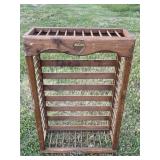 WOOD CHICKEN CRATE W/ HEART DECOR