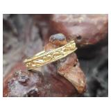 18K Gold Band w/ Scroll Pattern 5.4g