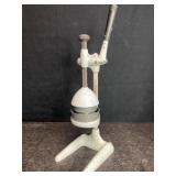 VINTAGE JUICE KING DE LUXE HAND FRUIT JUICER