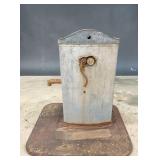 STAR BUCKET CRANK WATER PUMP WATER PUMP ON STAND