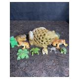FROGS, CARVED SOAP STONE MAMA FROG W/ BABY FROG