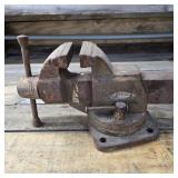 Craftsman 4" Vise in Back Room