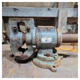 Olympia 5" Vise in Building