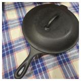 Lodge #8 Three Notch Cast Iron Chicken Fryer