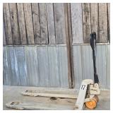 Crown PTH Series Manual Pallet Jack