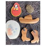 BROOCHES & PIN BIRDS PAINTED ON EYE GLASS, WOOD