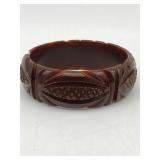 VINTAGE BROWN CARVED BAKELITE BANGLE BRACELET