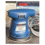 RYOBI PALM GRIP RANDOM ORBIT SANDER W/ SANDING