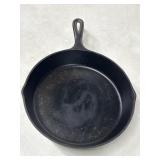 VINTAGE SK CAST-IRON SKILLET NO. 8 SETS LEVEL