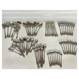 SET CUSTOMCRAFT STAINLESS STEEL FLATWARE W/