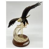 EAGLE STATUE HONORING LIBERTY W/ ILLUMINATED