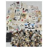 VINTAGE BUTTONS CLOTH, METAL, BAKELITE & MORE.
