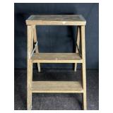 WOOD 2-STEP LADDER