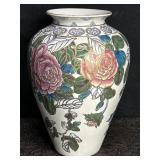 VINTAGE CHINESE PORCELAIN FAMILLE ROSE VASE
