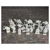20 VINTAGE PEWTER DUNGEON & DRAGONS STYLE FIGURES