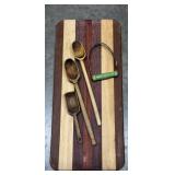 Cutting Board/ VTG Green Handle Pastry Cutter/