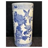 CHINESE BLUE & WHITE PORCELAIN UMBRELLA VASE