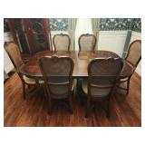 Large Dining Tble With 6 Chairs & 2 Leaves