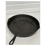 UNMARKED WAGNER CAST IRON SKILLET NO. 10