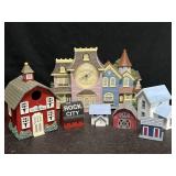 BUILDINGS FOR DECOR & VINTAGE PLASTIC WALL CLOCK