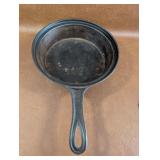 Old Cast Iron / 3 Legged Rimmed Spider Skillet,