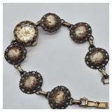 WELLS 17 JEWEL WATCH WITH CAMEO BAND WINDS
