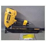 DeWALT D51844 Pneumatic Framing NailerNot