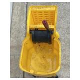ROLLING RUBBERMAID MOP BUCKET W/ MOP SQUEEZER