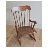 Vintage Maple Rocking Chair Tell City ?