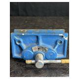 VINTAGE WHALE BRAND WOODWORKING VISE 6 IN.